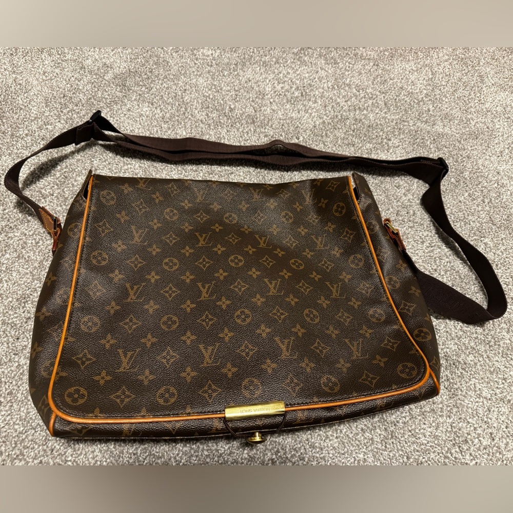 Louis Vuitton Messenger bag